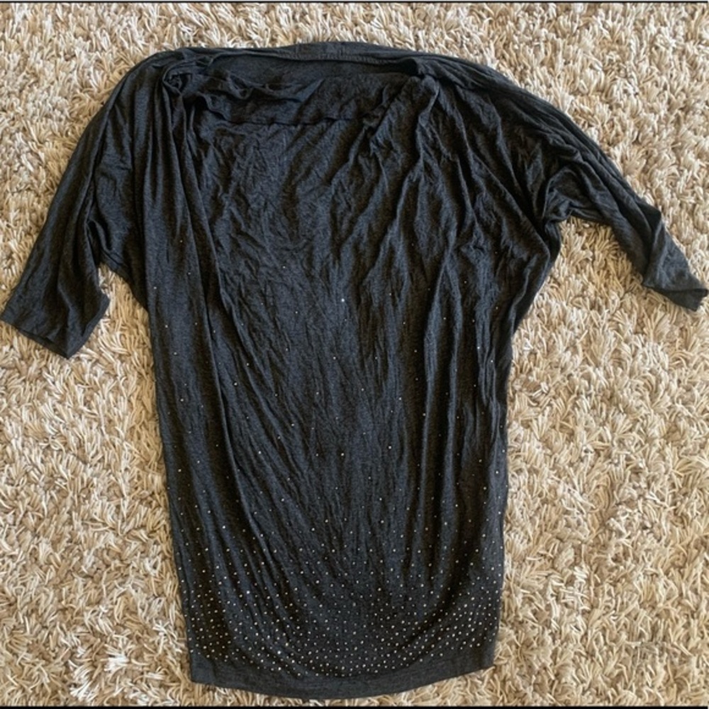 Like new!! Michael stars shirt fits like a medium